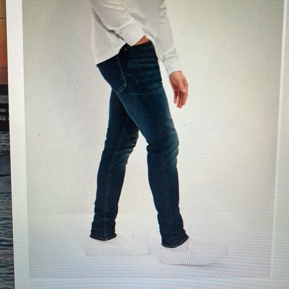 Men’s American Eagle blue jeans